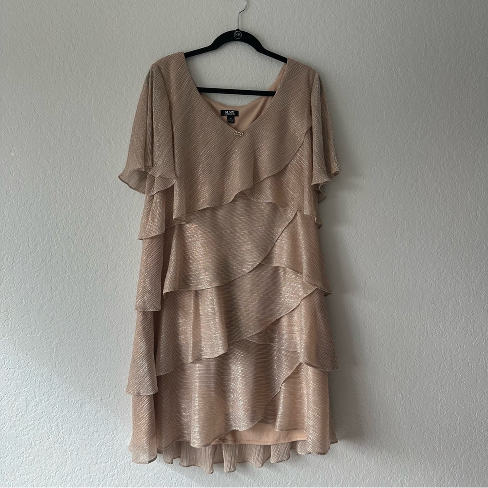 NWT SLNY Tiered Shimmer Shift Dress, Gold, Plus Size, 18 - Picture 3 of 11